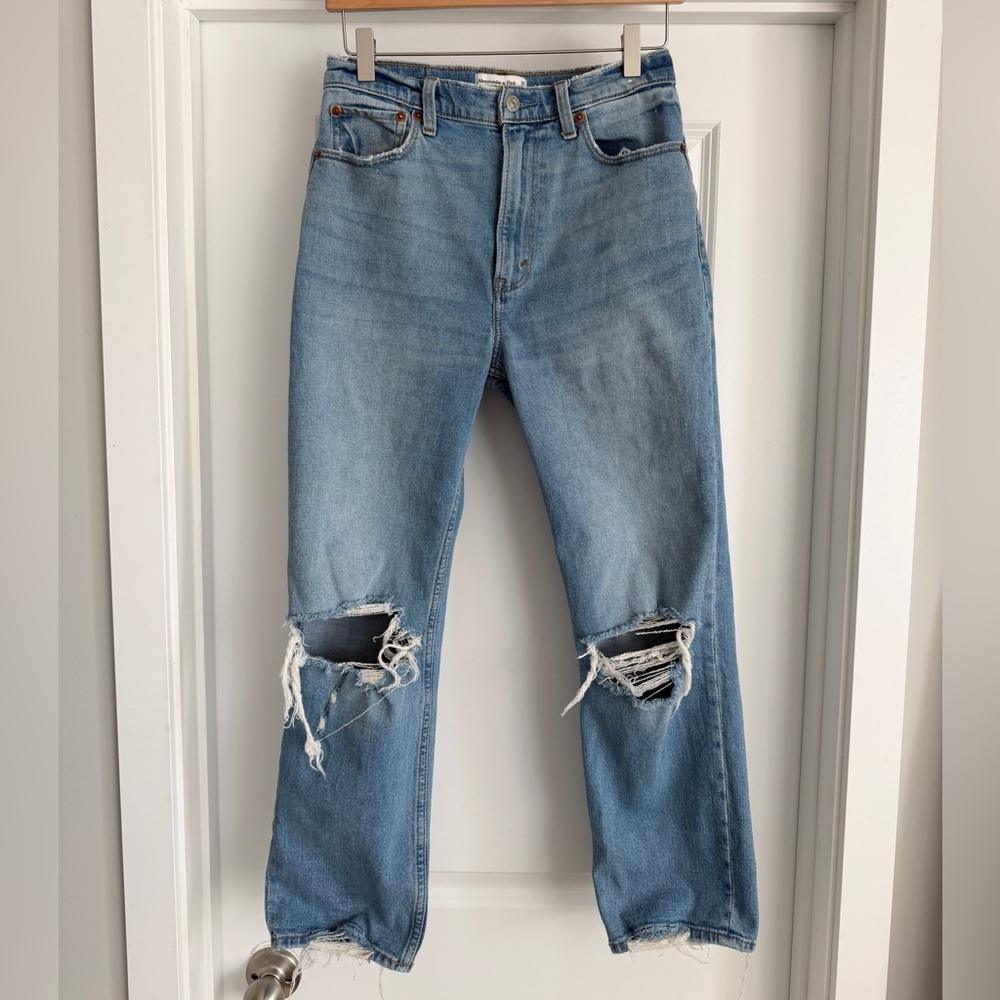 Abercrombie & Fitch The Ankle Straight Ultra High Rise 28 / 6 Distressed